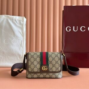 Gucci Beige GG Supreme Messenger Bag with Green and Red Web